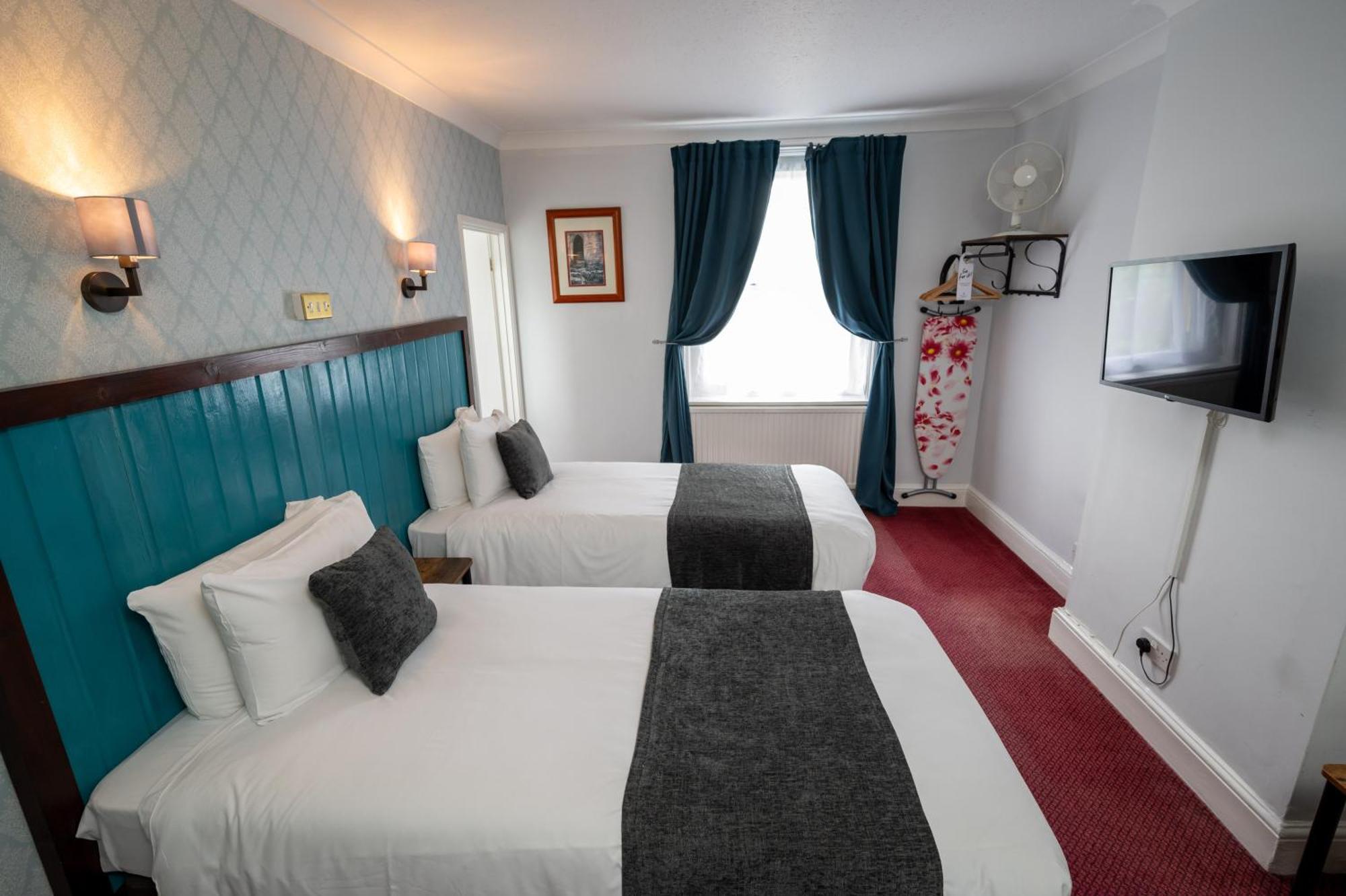 Rising Sun Hotel By Greene King Inns チェルトナム エクステリア 写真