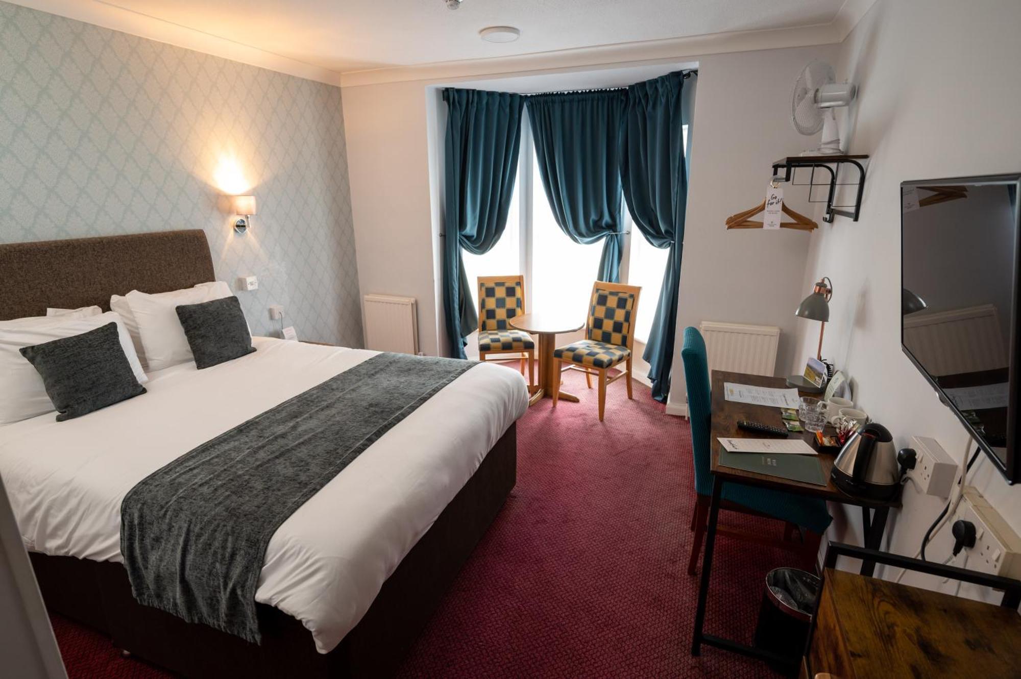 Rising Sun Hotel By Greene King Inns チェルトナム エクステリア 写真